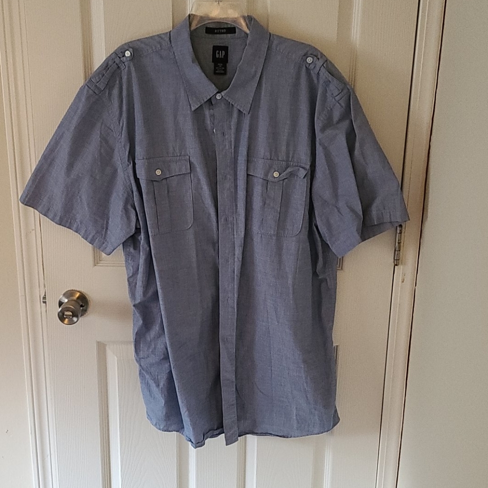Gap short sleeve button down dress shirt
